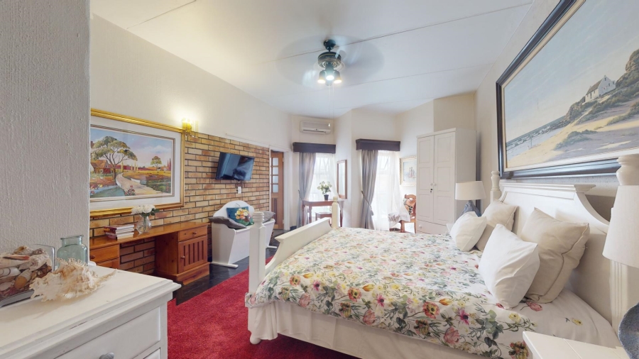 6 Bedroom Property for Sale in Van Der Hoff Park North West